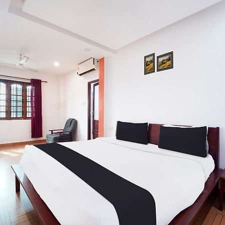 Super Townhouse City Center Ernakulam Kochi ภายนอก รูปภาพ