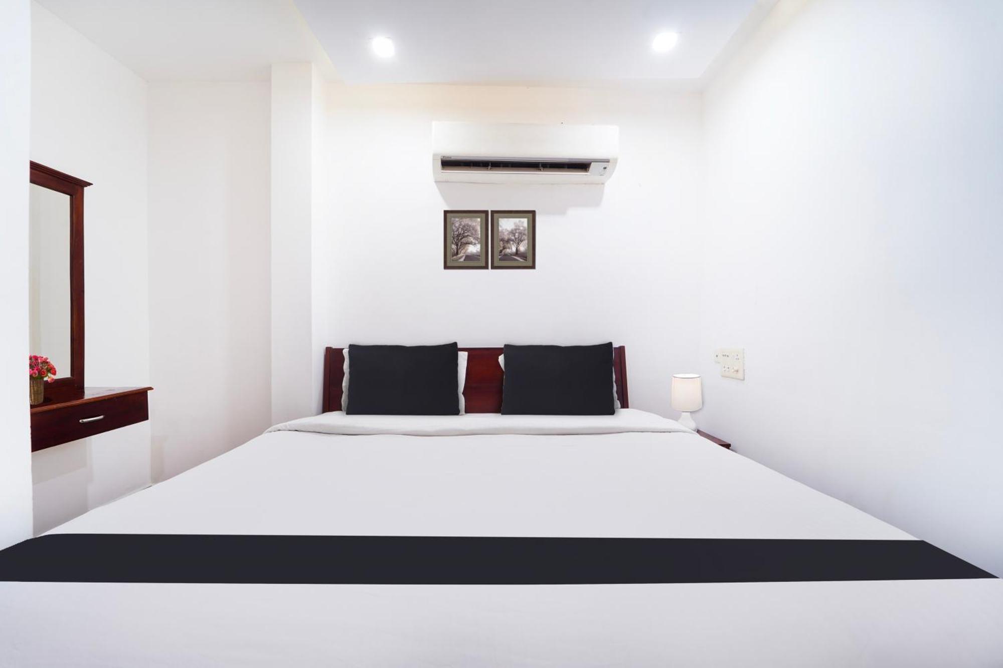 Super Townhouse City Center Ernakulam Kochi ภายนอก รูปภาพ