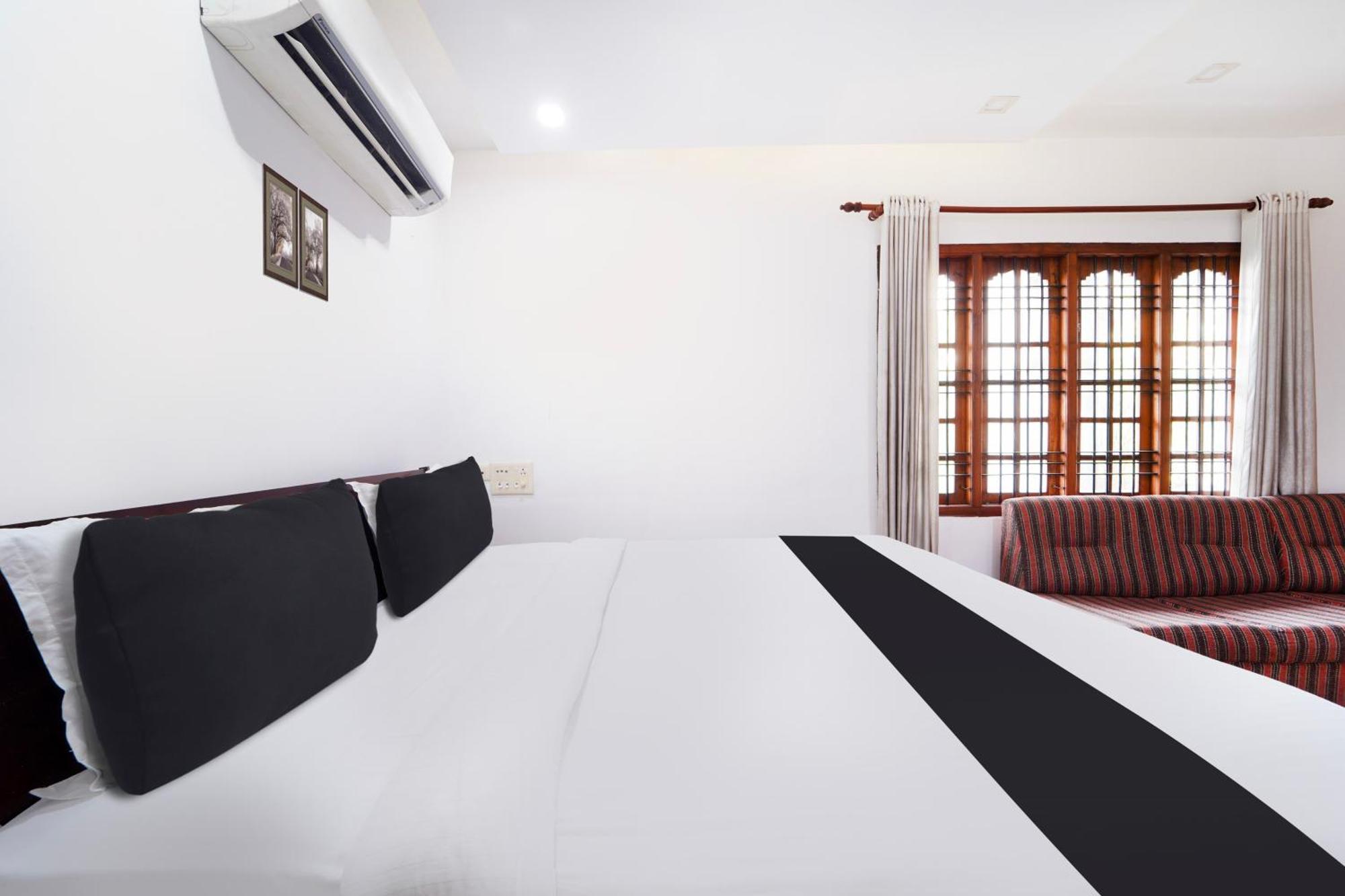 Super Townhouse City Center Ernakulam Kochi ภายนอก รูปภาพ