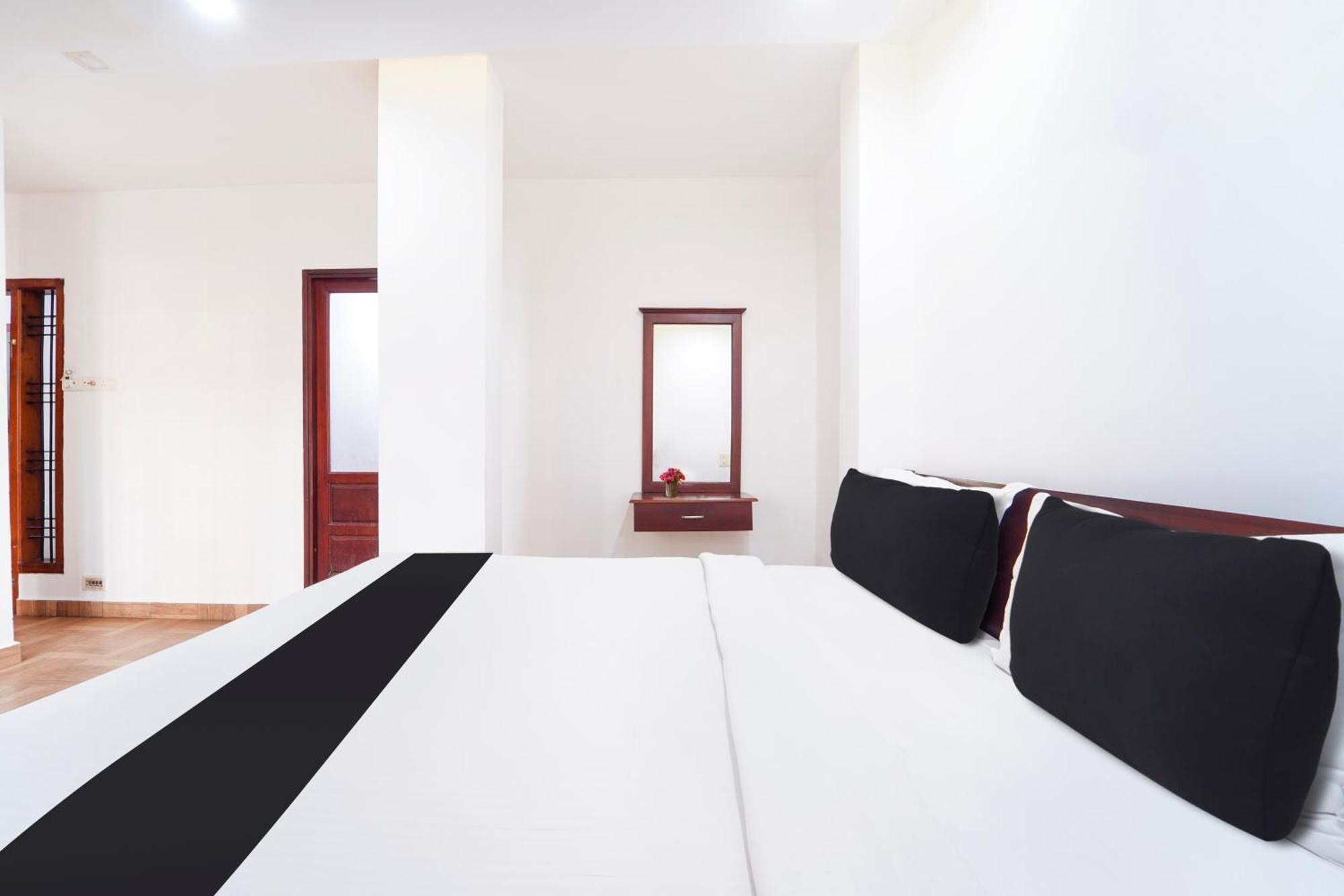 Super Townhouse City Center Ernakulam Kochi ภายนอก รูปภาพ