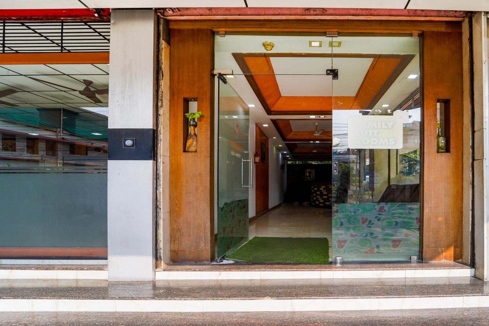 Super Townhouse City Center Ernakulam Kochi ภายนอก รูปภาพ