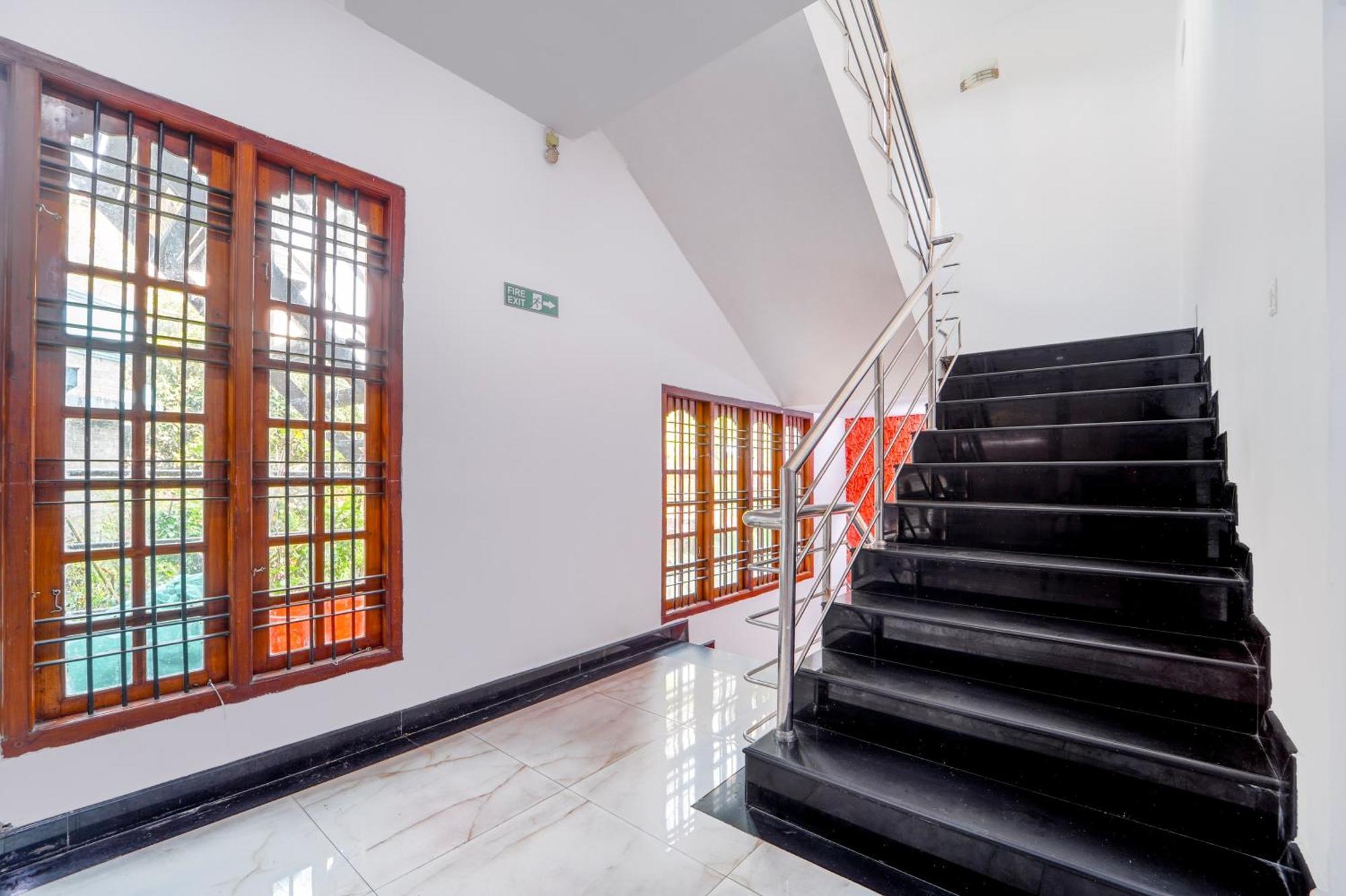 Super Townhouse City Center Ernakulam Kochi ภายนอก รูปภาพ