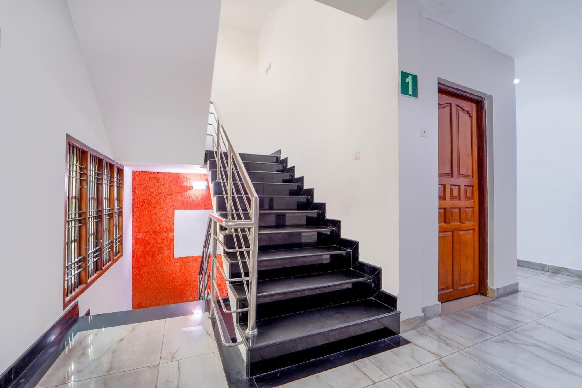 Super Townhouse City Center Ernakulam Kochi ภายนอก รูปภาพ