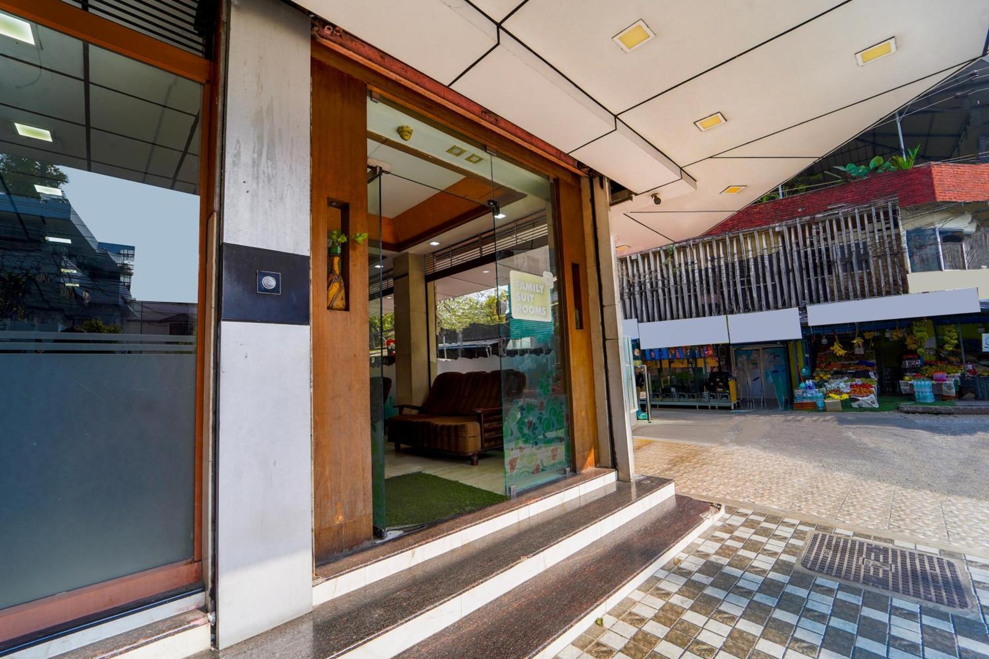 Super Townhouse City Center Ernakulam Kochi ภายนอก รูปภาพ