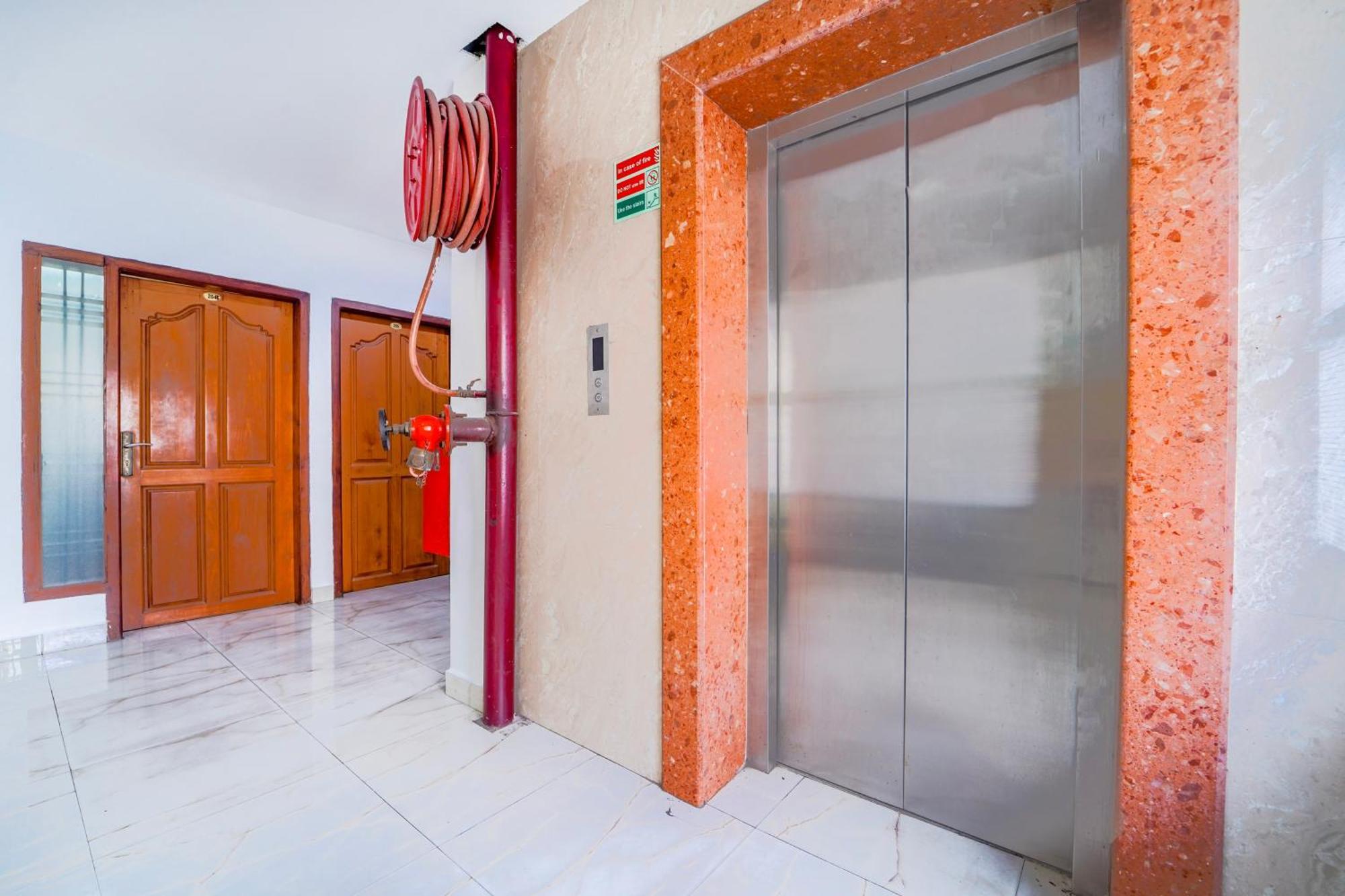 Super Townhouse City Center Ernakulam Kochi ภายนอก รูปภาพ